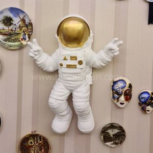Astronot Biblo Heykel Beyaz Gold